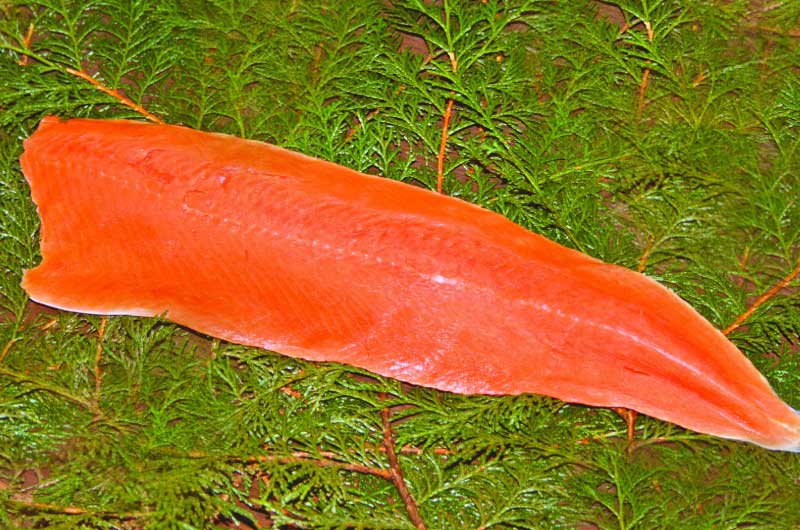 [SH-64] 冷凍塩鮭 [紅] 半身（頭なし） 800-900g